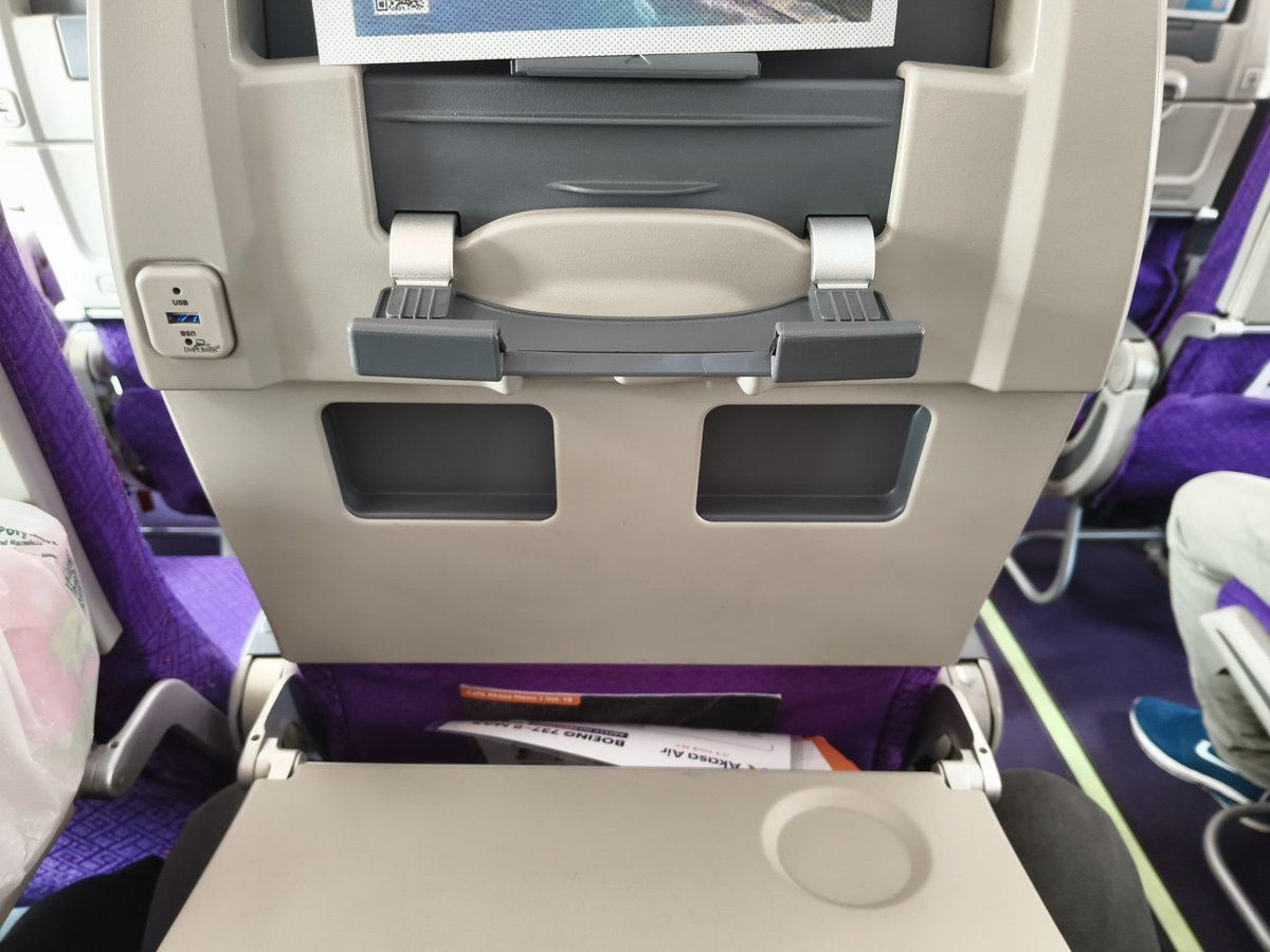VaidyaAmit8's tweet photo. Akasa Air has outperformed indigo in all possible levels.. Cozy seats , perfect legroom and usb cable to charge,a perfect phone holder tray.
Would recommend to change the trend of booking indigo to more of an Indian brand.
#IndigoDelay #IndigoFlightsCancelled #akasaair https://t.co/doDe9ID5zK