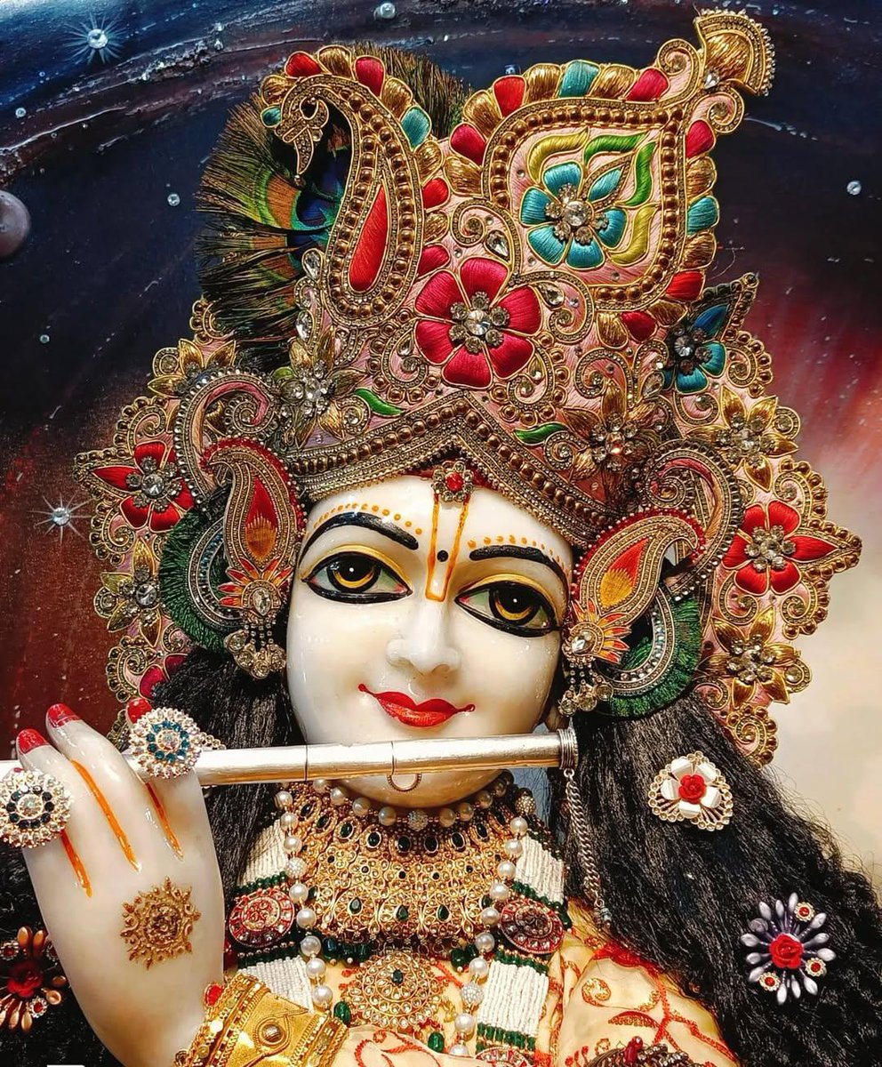 महाभारत ने  सिखाया- "धर्म"  आसान
नहीं  होता है
और

श्रीमद्भगवद्गीता ने सिखाया- "कर्म" कभी 
व्यर्थ  नहीं
जाता!

"जय श्री कृष्णा"
🙏सुप्रभात🙏

#योगेश्वर_श्रीकृष्ण #हर_हर_महादेव #LokSabha