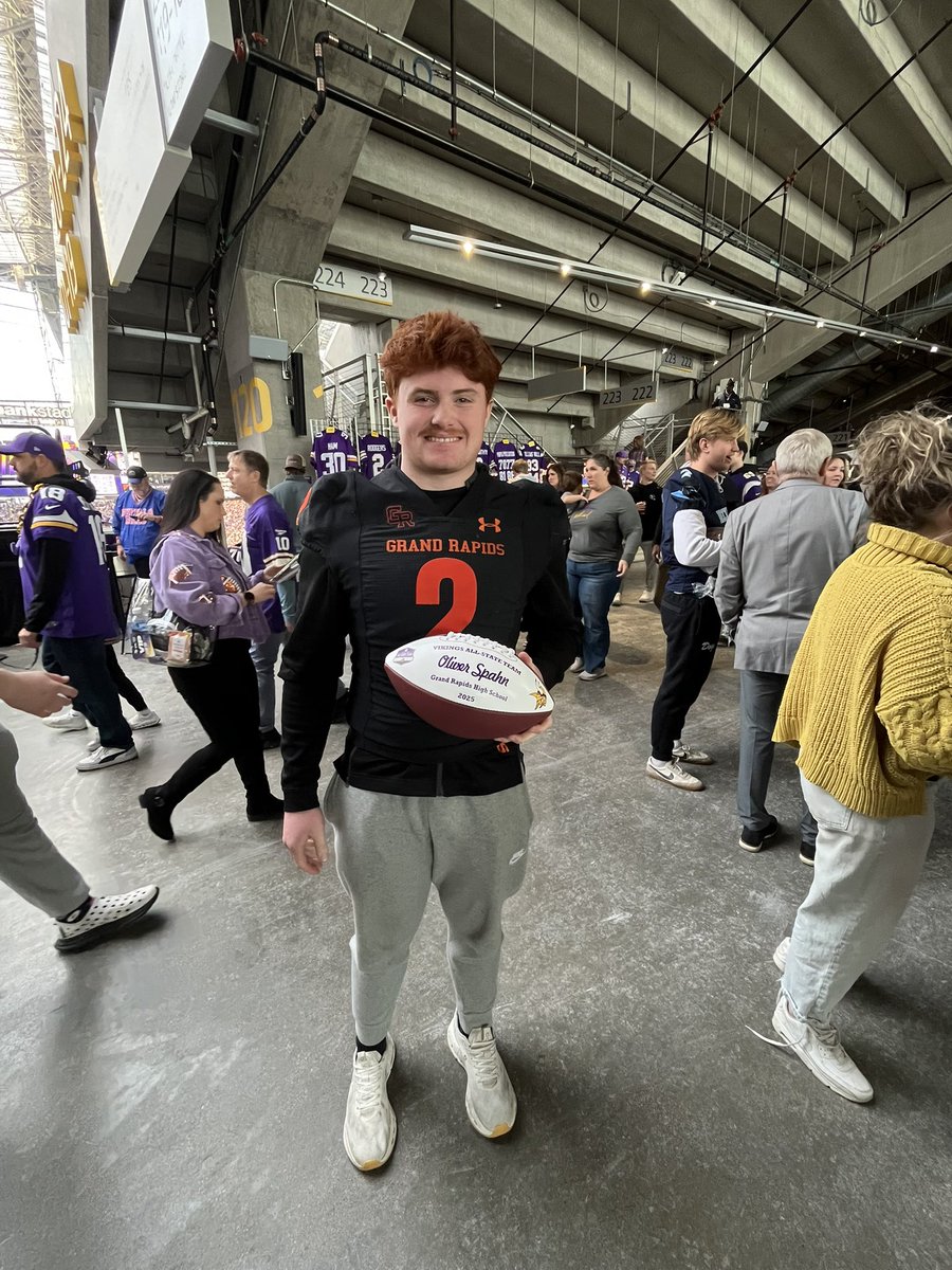 RapidsFB's tweet image. Big day for Grand Rapids Football! Oliver, along with the other Viking All-State players, recieved an invitation to the Vikings-Commanders game and were introduced during the 3rd Quarter. This a first for our program, but it won’t be the only! Excited to see who’s next!