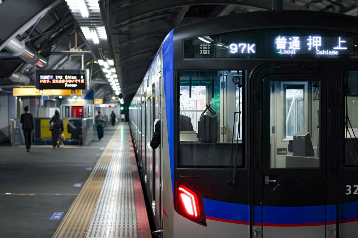 ロボト@列車大募集！✳︎プロフ必読✳︎ 列車 ロボト@列車大募集！✳︎プロフ必読✳︎ 列車 銀色の電車好き