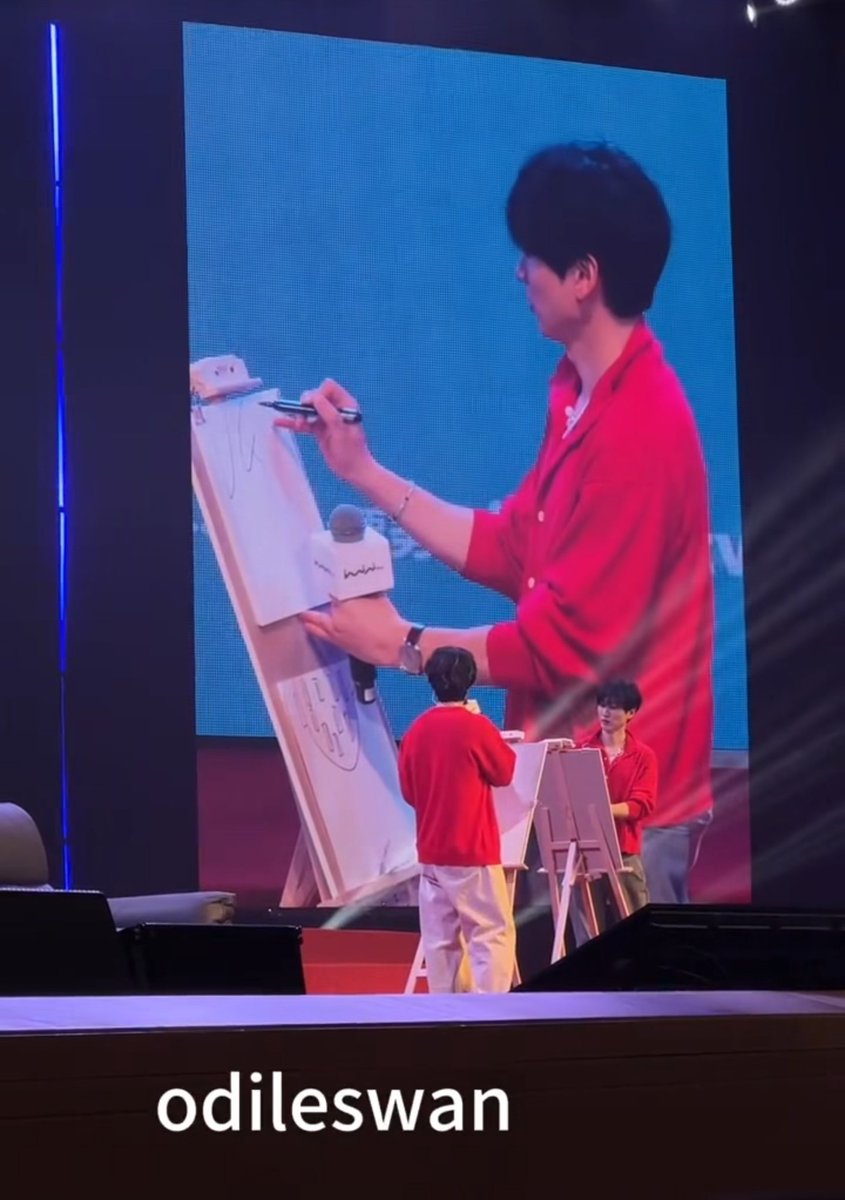 What???? I really thought eunhae got telepathy to write half D&amp;E and matched.
Didn't realize Donghae peeked at the screen and cheated HAHAHHAHAHA 🫣