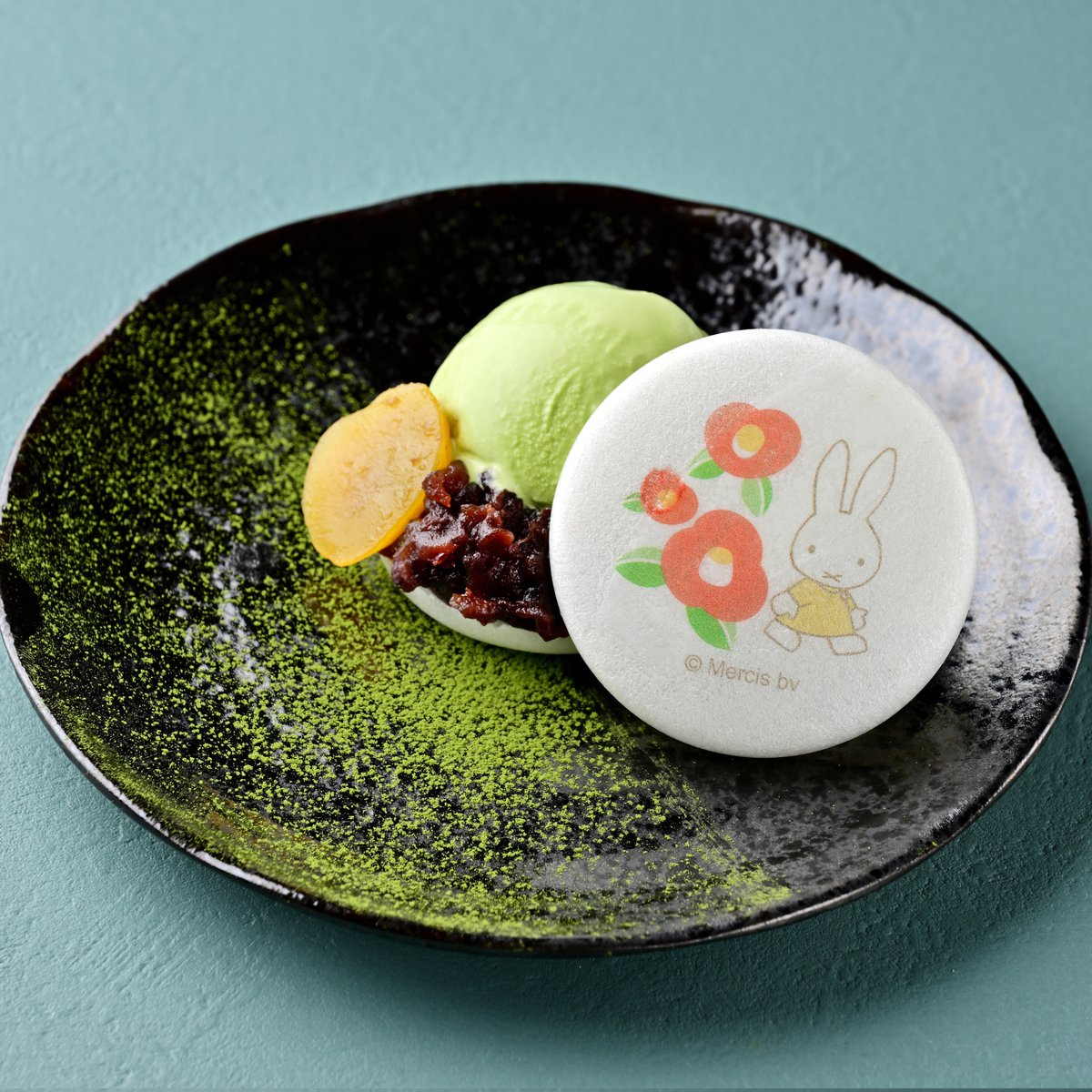 FlowerMiffy's tweet photo. 【12月19日発売予定】
手土産や慶事の贈り物にぴったりの化粧箱入り「お好みもなか」を販売！
🌸お好みもなか　椿🌸
上品な甘さのあんこが楽しめる、国産もち米を使用したもなかです。3種のデザインのもなかの皮と小分けになったあんのセットは、果物や生クリームを入れたりとアレンジが可能。 https://t.co/RbVtobQo57