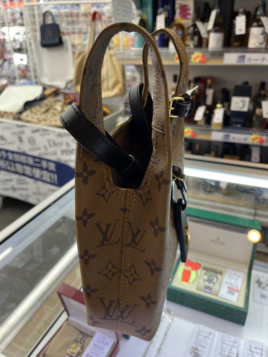 sasugaya_outlet's tweet photo. おはようございます☀️

本日紹介するのはルイヴィトン✨
アトランティスBBバッグ👝
いろんなシーンで使えそうです🥰

是非お手に取って悩んでみて下さいね☺️
お迎えお待ちしております💁🏻‍♀️

#SASUGAYAOUTLET
#LouisVuitton https://t.co/R06NADwEUI