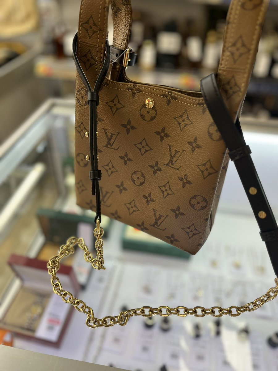 sasugaya_outlet's tweet photo. おはようございます☀️

本日紹介するのはルイヴィトン✨
アトランティスBBバッグ👝
いろんなシーンで使えそうです🥰

是非お手に取って悩んでみて下さいね☺️
お迎えお待ちしております💁🏻‍♀️

#SASUGAYAOUTLET
#LouisVuitton https://t.co/R06NADwEUI