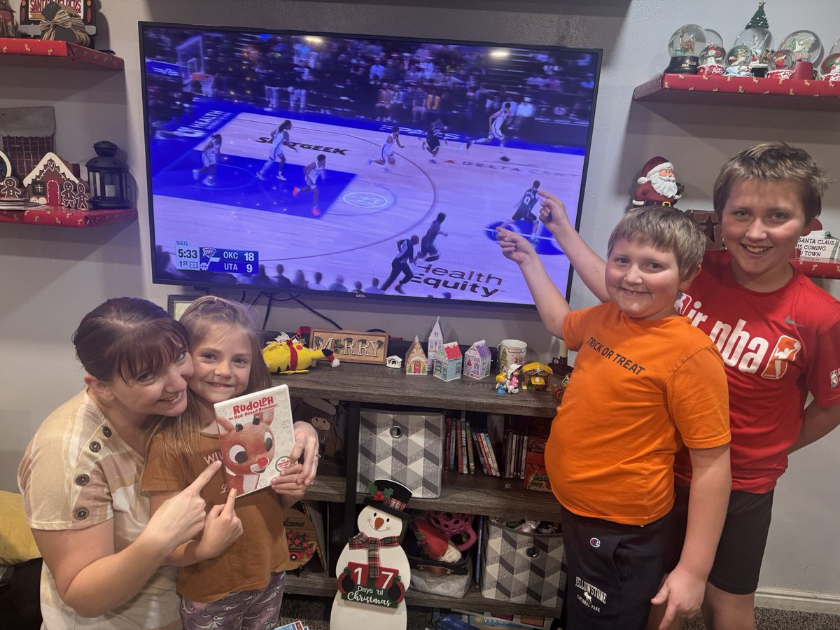 GageLarsen1's tweet photo. Christmas movies or jazz game? Jazz game wins every time!! Merry Jazz-mas!!!! #lesolsonit https://t.co/YrffRWaRCm