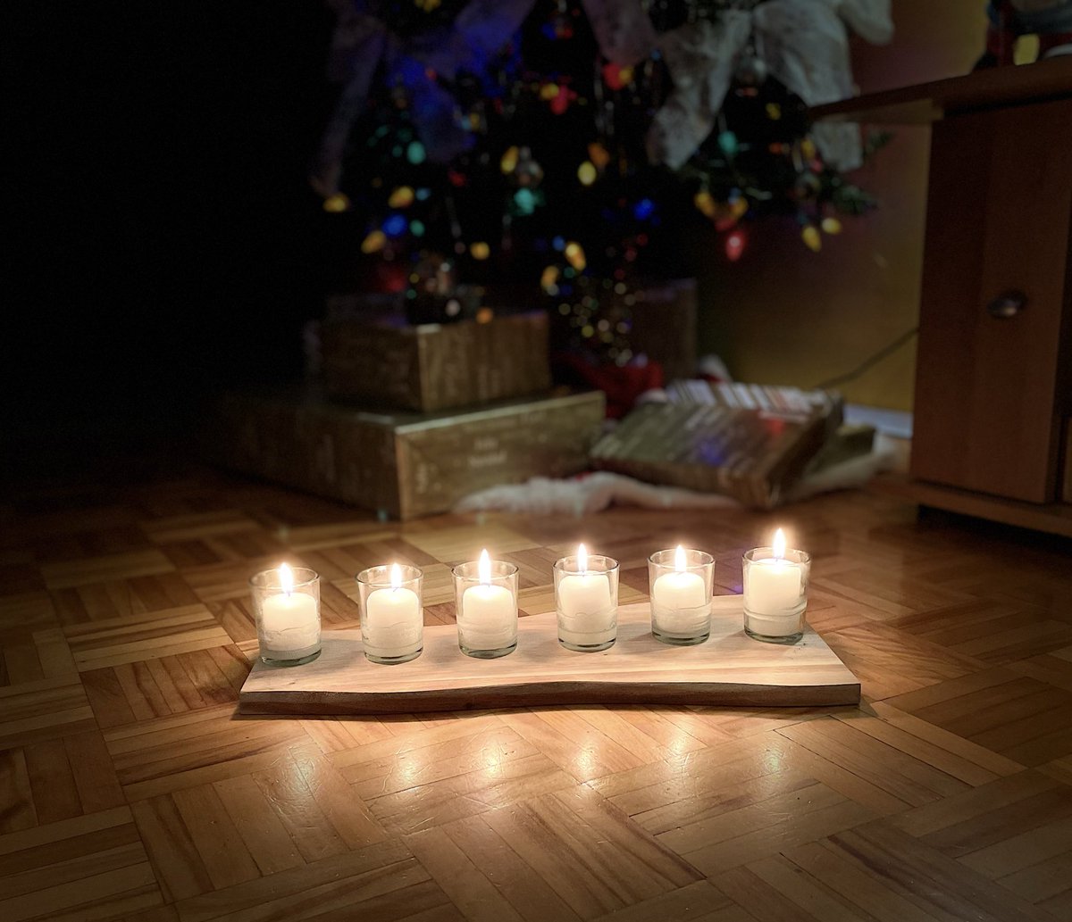 Por los que se fueron, por los que están lejos y por los que están presentes 🕯️ 
#NocheDeVelitas #velitas #ColombianosPorElMundo