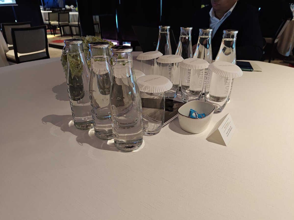 MatchaMatteCh's tweet image. Pikiran gua:
Boleh bawa pulang gak ya 😄