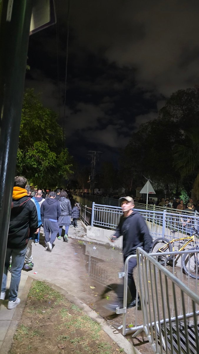 CariiOlga's tweet photo. Totalmente nefasto el ingreso peatonal a la Fiesta de la Cerveza. Somos del 1800 organizando eventos @MuniGodoyCruz https://t.co/FeQzcZ09qv