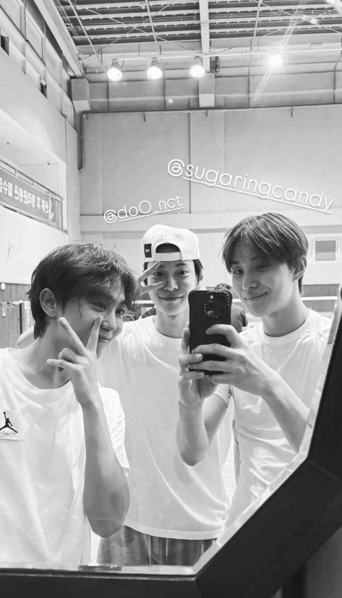 NCTDAOYlNG's tweet image. jungwoo’s instagram story update 

seungkwan with doyoung and jungwoo 😭😭