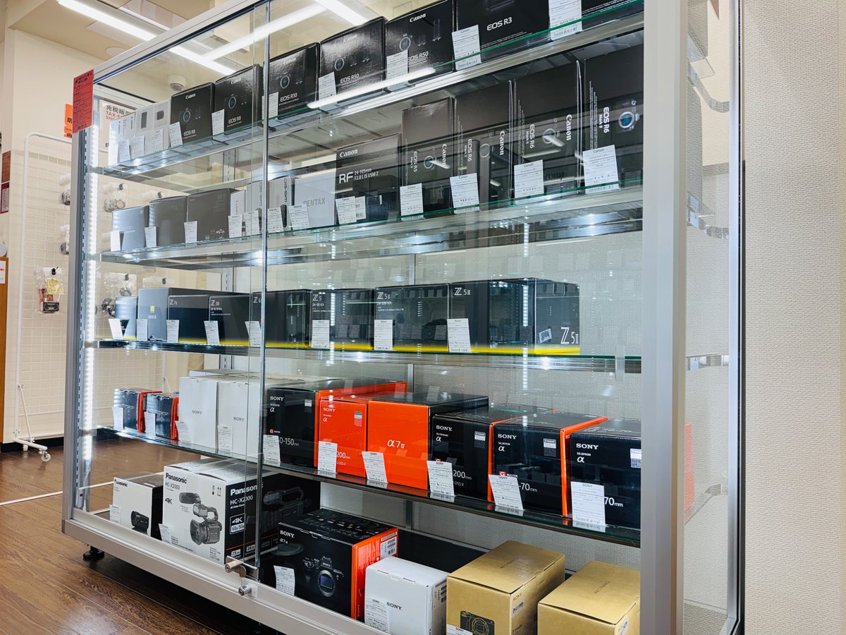 dkcamera2027's tweet photo. Our new-item section is getting fuller day by day✨
Fresh arrivals from Canon, Nikon, SONY and more!
Feel free to stop by and take a look📸
#DaikokuyaCamera #NewArrivals #Shinjuku #CameraShop https://t.co/0B573VyJiH