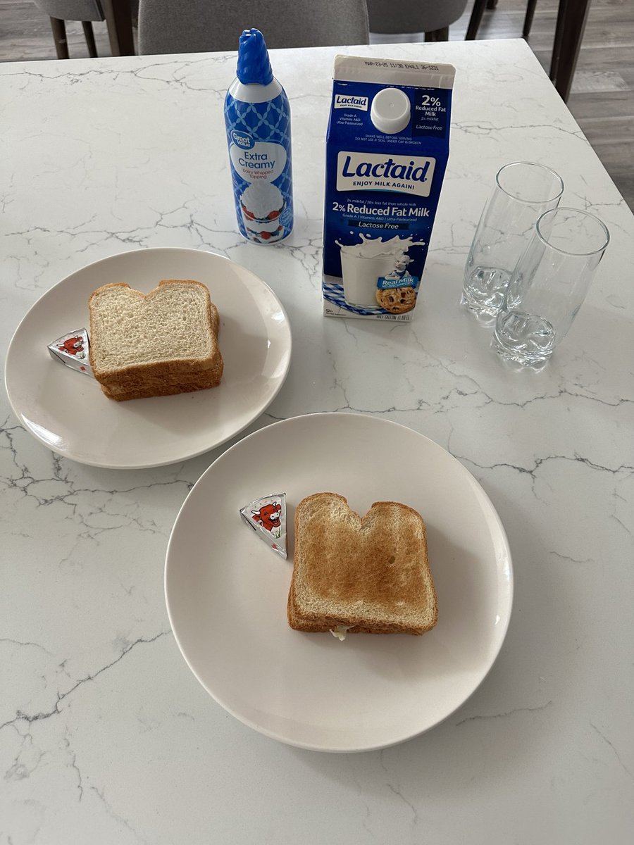 A quiet moment in the early morning. A simple breakfast, which satisfied both the body and the mind.