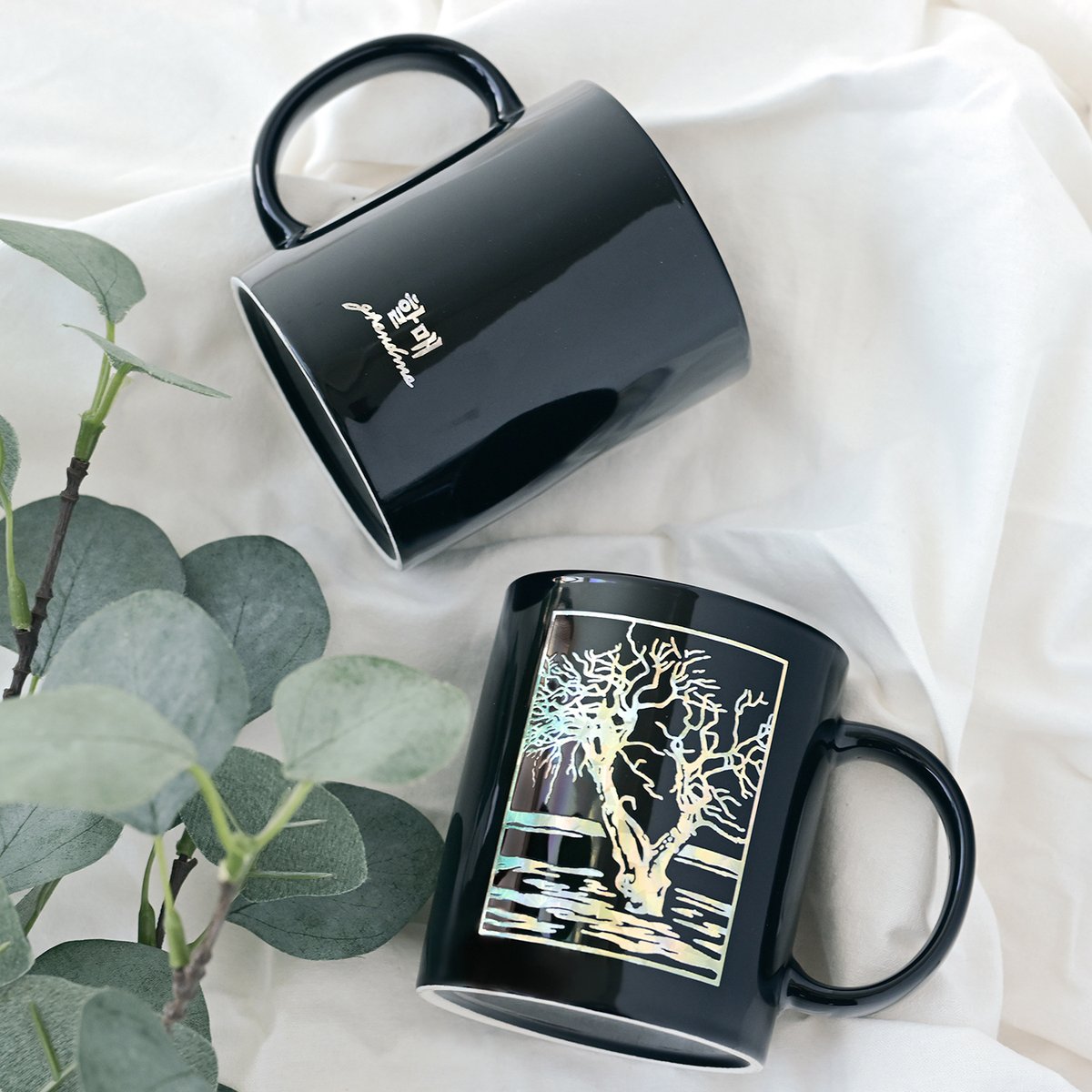 부커상 최종 후보 이후 5년,
🍃 황석영 장편소설 <할매>
aladin.kr/ei/UFruf

한반도 600여년의 시간을 묵묵히 견딘 한 그루의 나무
인간의 역사를 넘어선 장엄한 생명의 세계

✓ <할매> 구매 시,  
⊹ 2026 황석영 명문장 달력 (마일리지 차감)

🌊 알라딘 단독 🌊
⊹ 나전칠기 스타일 머그