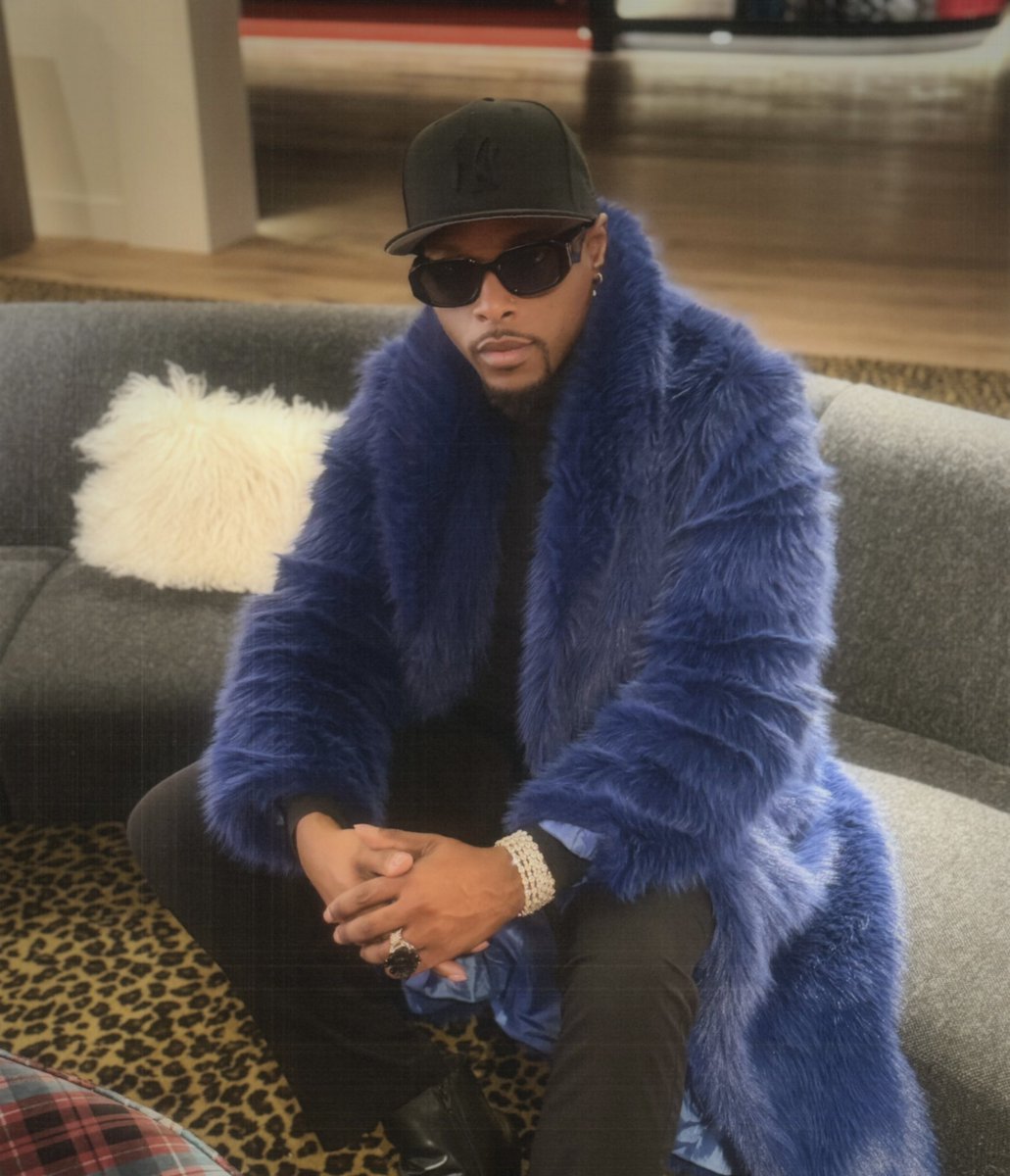 RaphaelWright8's tweet photo. Feeling blue, but only in the flyest way 💙🥶❄️🧊 https://t.co/LLq4zaOfre