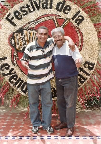 SERGIOMOYAJR's tweet photo. Se fué un grande de  la salsa..el maestro RAFAEL ITHIER..director y fundador del gran combo de puerto rico..grato recuerdo..adiós maestro..adiós🎸🎶🎙️🇨🇴🤝 @CaracolTV @SenalColombia @NoticiasRCN @FESVALLENATO @elgrancombodepr #RAFAELITHIER @musicasalsa https://t.co/IQrmVizGHe