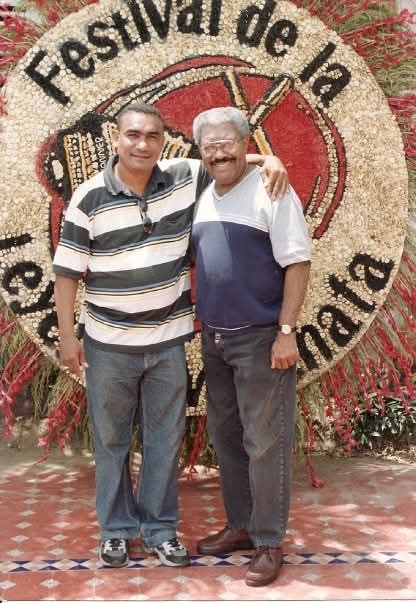 SERGIOMOYAJR's tweet photo. Se fué un grande de  la salsa..el maestro RAFAEL ITHIER..director y fundador del gran combo de puerto rico..grato recuerdo..adiós maestro..adiós🎸🎶🎙️🇨🇴🤝 @CaracolTV @SenalColombia @NoticiasRCN @FESVALLENATO @elgrancombodepr #RAFAELITHIER @musicasalsa https://t.co/IQrmVizGHe