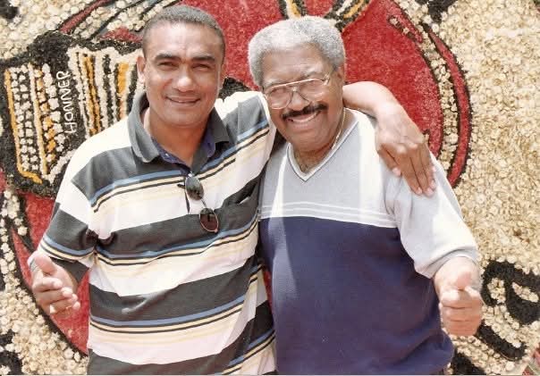 SERGIOMOYAJR's tweet photo. Se fué un grande de  la salsa..el maestro RAFAEL ITHIER..director y fundador del gran combo de puerto rico..grato recuerdo..adiós maestro..adiós🎸🎶🎙️🇨🇴🤝 @CaracolTV @SenalColombia @NoticiasRCN @FESVALLENATO @elgrancombodepr #RAFAELITHIER @musicasalsa https://t.co/IQrmVizGHe