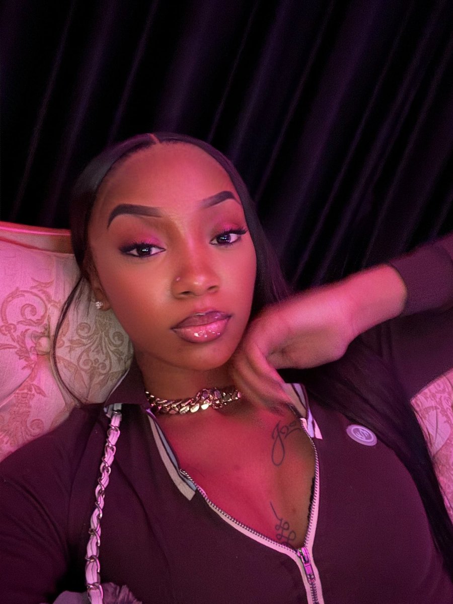 theazoriaj's tweet image. such a beautiful face .