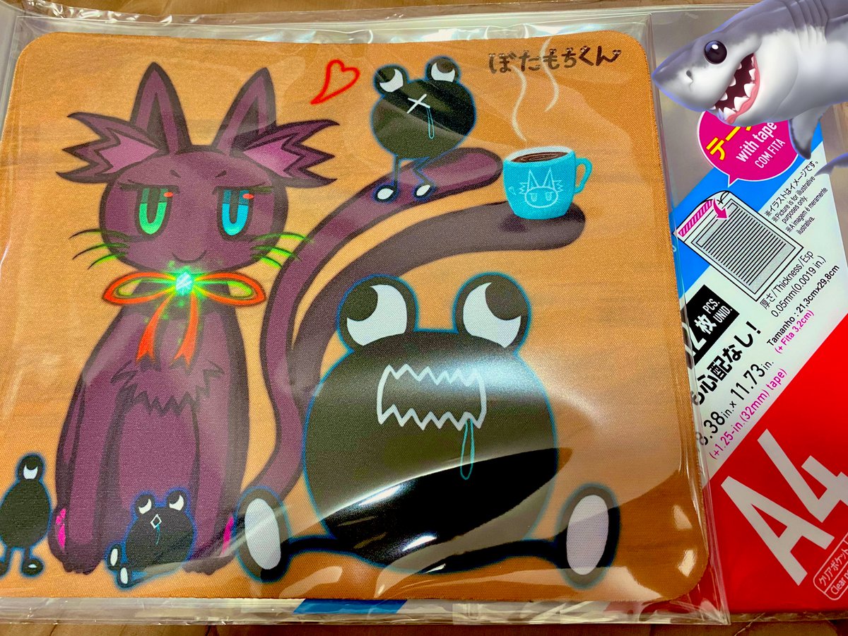 マウスパッド、A4サイズのOPP袋に綺麗に入りそう🤔

過去にグッズの内職経験もあるので、気泡もズレも無く綺麗に包めました٩( ᐛ )و✨
#ぼたもちくん