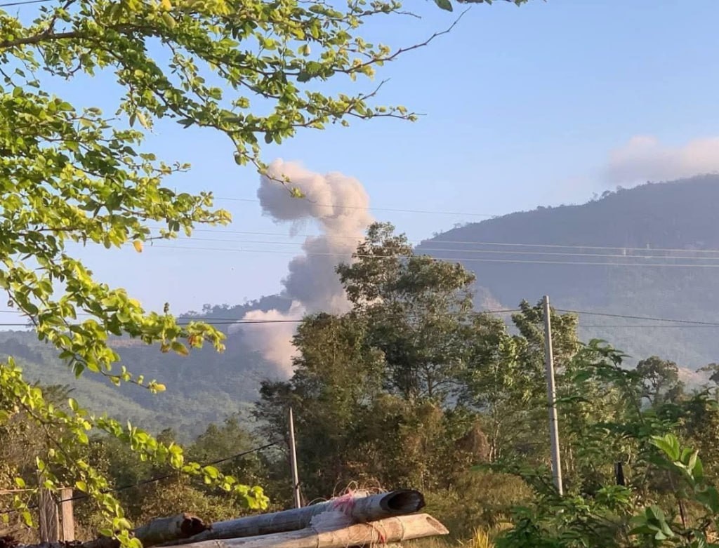 عاجل | الجيش التايلاندي يشن غارات على منطقة حدودية متنازع عليها مع كمبوديا #صحيفة_الخليج 