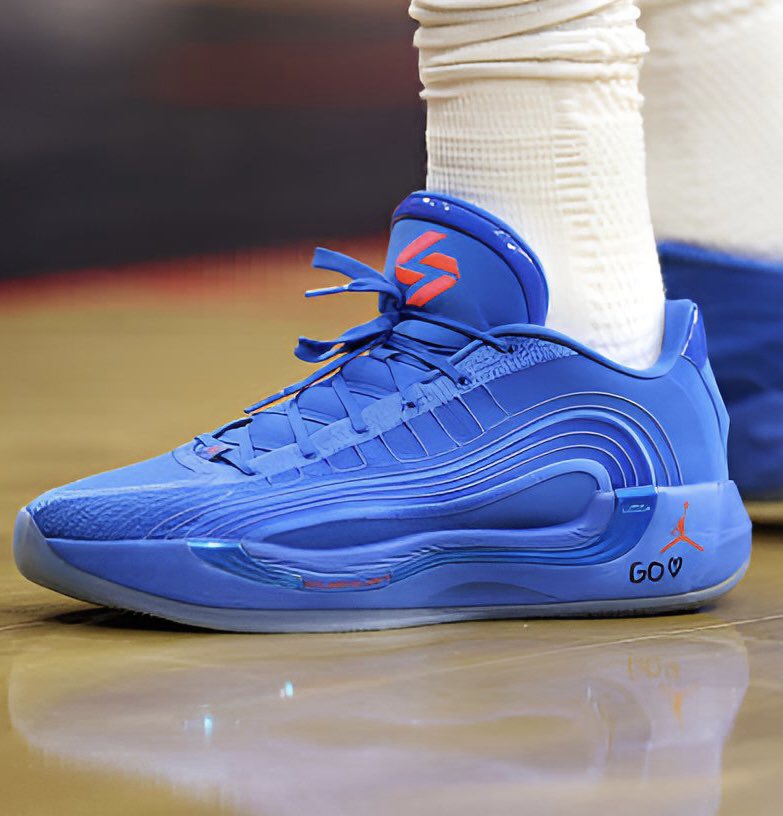 “GO ❤️”

Gabriela + Olivia

Luka Dončić is representing both of his daughters in his first game as a two-time girl dad.

📸: Emilee Chinn via Getty