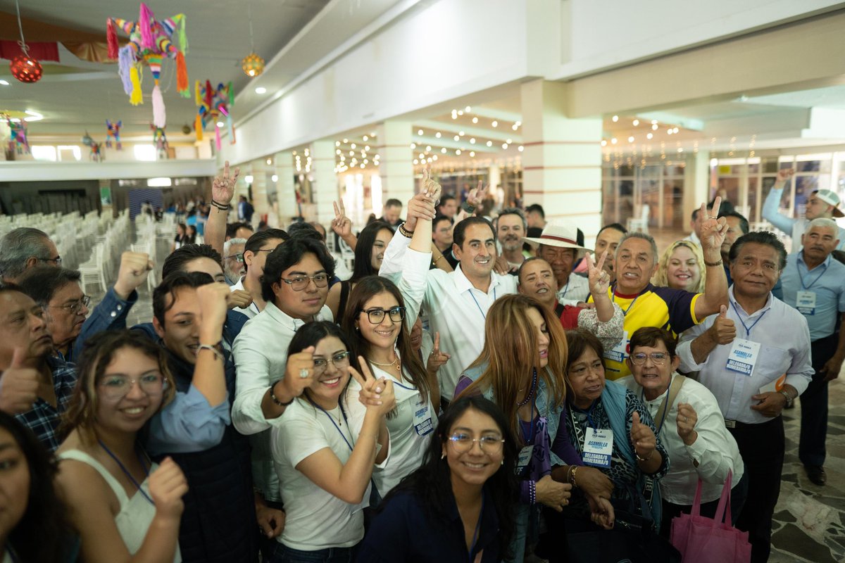 Hoy refrendamos, por segunda vez, la decisión firme de nuestra militancia. De la mano de mi amiga Gaby Ruiz, vamos a fortalecer al PAN en la capital. Gracias por confiar en este proyecto de unidad y profundo amor por Puebla. Estamos listos y caminamos con paso firme rumbo al 2027