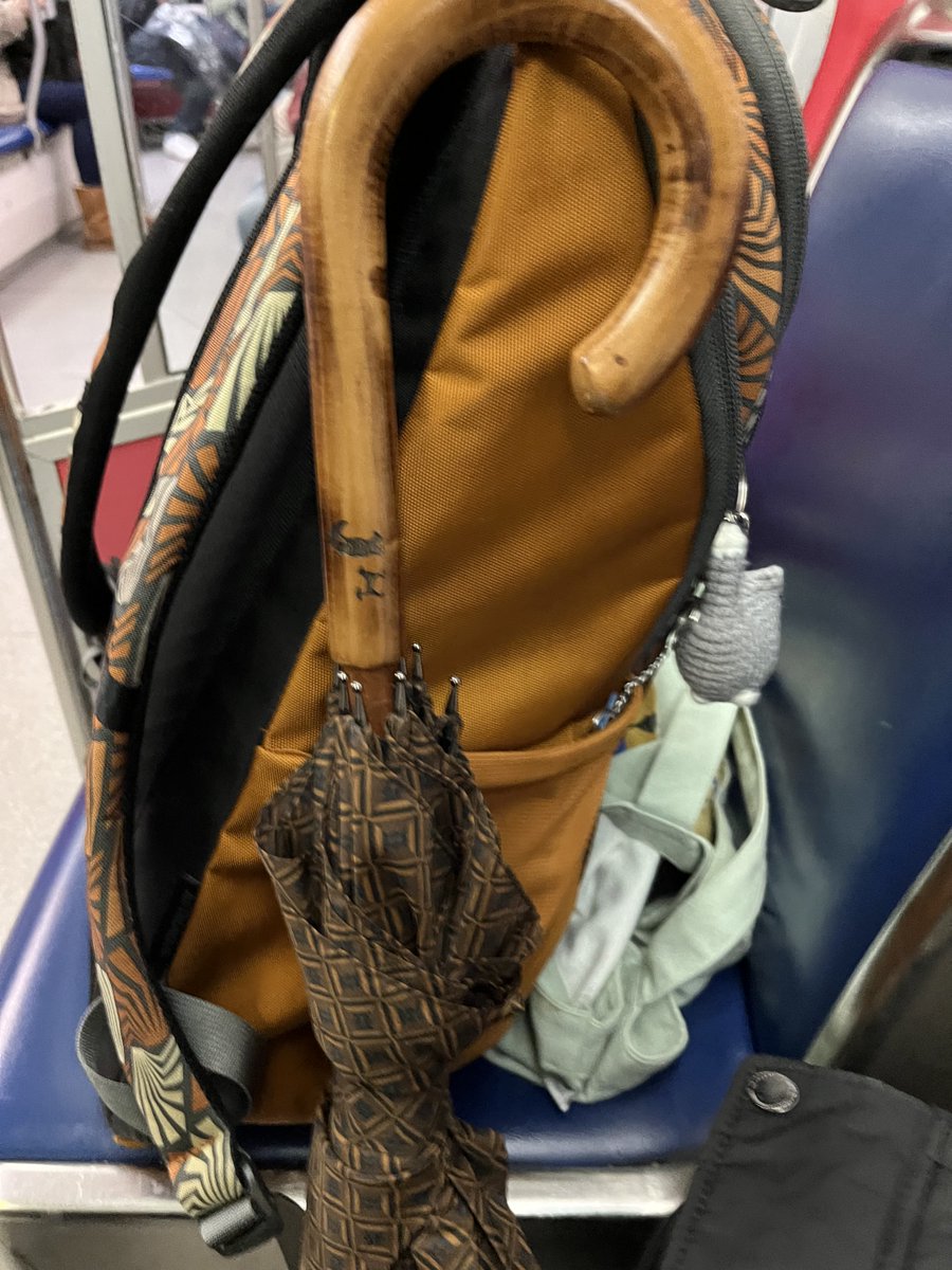 ⁦<a href="/TransLink/">TransLink BC</a>⁩ I’ve found a nice umbrella headed east towards commercial broadway car 117. Any attendants around?