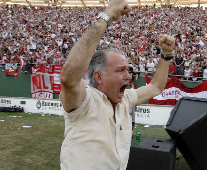 Hace 5 años fallecía Alejandro Sabella, múltiple campeón en #EDLP, como futbolista y como entrenador. 
Sus enseñanzas marcan un camino, para cada pincharrata que lo lleva en el corazón y que lo recuerda cada día.
Abrazo eterno, Pachorra