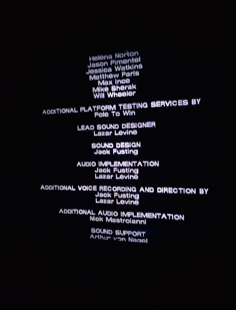 Me acabo de terminar The Walking Dead Temporada 1.
¿PORQUE NO JUGUÉ ESTO ANTES?
No sabía nada de la historia.
Me lo pasé con 11 horas de juego.
Estoy llorando, estoy destrozado.
Puede que sea mejor que TLOU 1.