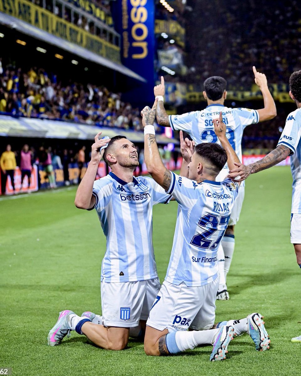 dottifederico's tweet photo. Un equipo que deja el alma por su compañero y por el entrenador. @RacingClub es un verdadero EQUIPO con todas las letras. Un paso más Academia. https://t.co/J8XkA3D5fy