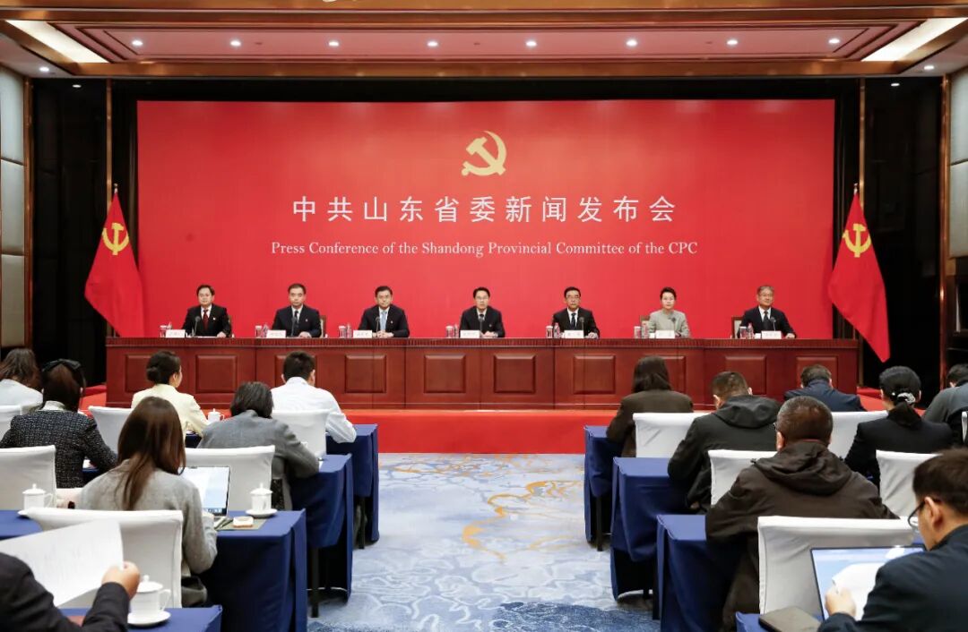 GetHitByStar's tweet image. 12月3日上午，中共山东省委举行新闻发布会。发布会由省委宣传部副部长，省政府新闻发言人张桂林主持。