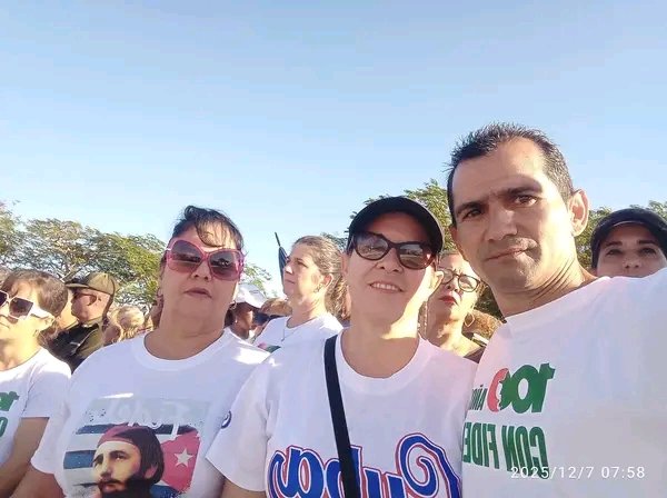 El pueblo holguinero rinde homenaje a los internacionalistas caidos. Ni olvidados ni muertos. #CubaViveEnSuHistoria
