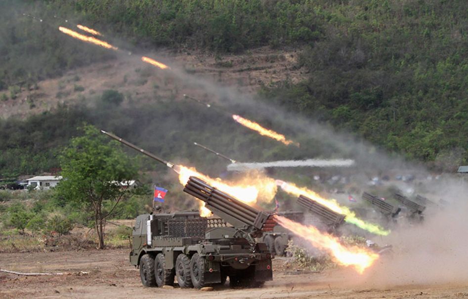 ด่วน! เมื่อวันที่ 8 ธ.ค.68 เวลา 0830
กัมพูชาทำการยิงด้วย BM21 ลงพื้นที่บ้านเรือนประชาชนฝั่งไทย บ้านสายโท 10 อ.บ้านกรวด จ.บุรีรัมย์ ยังไม่ได้รับรายงานผู้ได้รับบาดเจ็บและสูญเสีย 

#กัมพูชายิงก่อน
#CambodiaOpenedFire
#ไทยกัมพูชา #ชายแดนไทยกัมพูชา 
#ไทยนี้รักสงบแต่ถึงรบไม่ขลาด