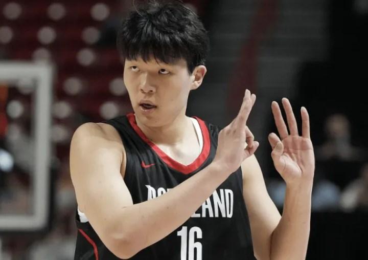 heiseliuding5's tweet photo. NBA常规赛,对阵的全场比赛已结束,开拓者96-119灰熊。
开拓者球员杨瀚森全场出战19分钟,5投2中,三分2中0得到4分5篮板2助攻2失误5犯规。
杨瀚森本场比赛的出场时间也创造了生涯新高。Career First Start!
#Basketball #YangHansen #NBAProspect #RisingStar #BasketballChina https://t.co/9uUlUZYfds