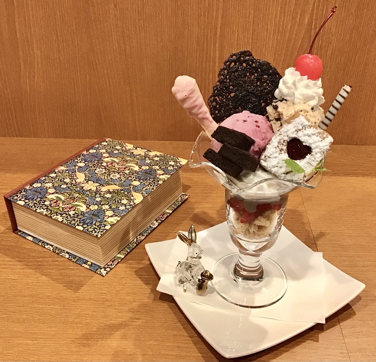 文京根津店です😃 本日から季節限定パフェが新しくなりました