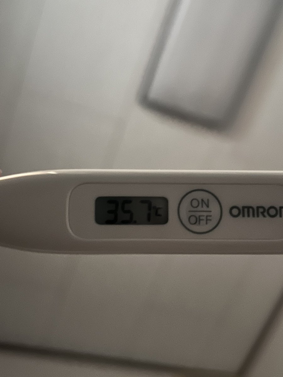 Asyumin_min's tweet photo. 体調崩した。インフルっぽい。移したかも...って言われたから体温はかったらこんな感じ
壊れたかな？って何回もはかったり別ので測ってもこんな感じ
えーっと...とりあえずオイラ元気💪🏻 https://t.co/1oEjBbEpNH