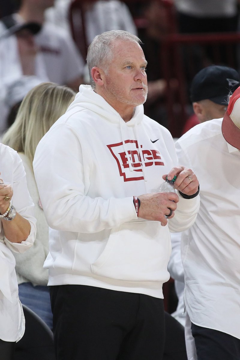 CFBTalkDaily's tweet image. I’m glad the CFB playoff committee is led by this man Hunter Yuracheck

Since he’s taken over Arkansas:

36 wins 61 losses
 Worst 8 year stretch in Arkansas football history
2 fired head coaches 

Surely he knows what a good football team is 🤣🤣