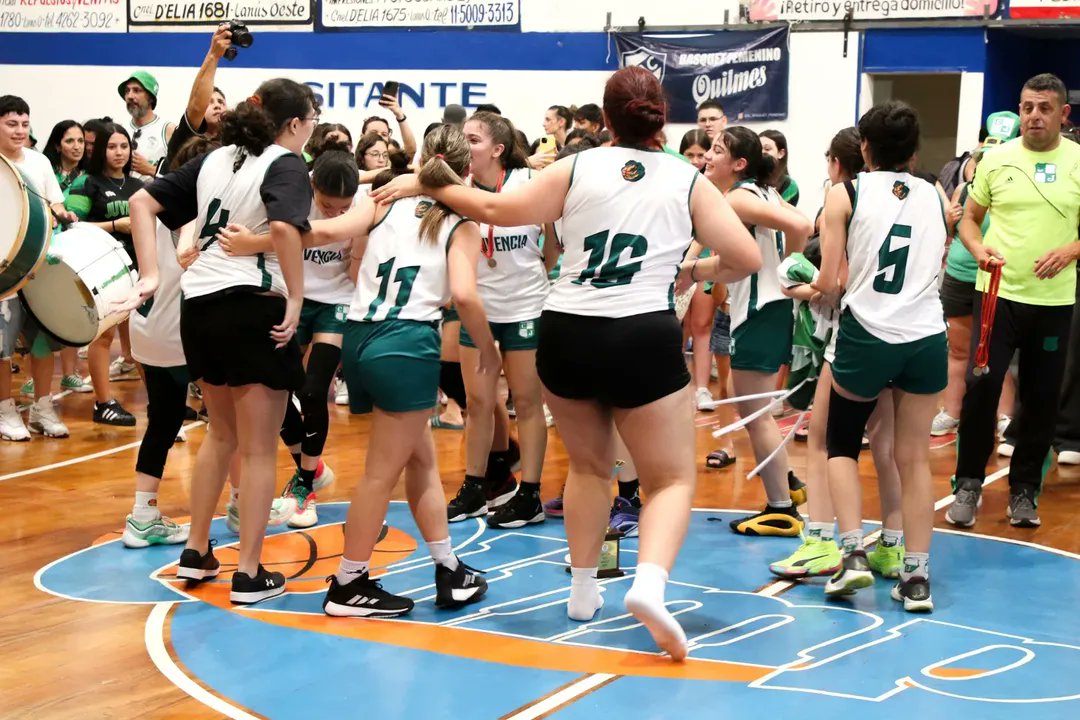 🏆 ¡Juvencia campeón de la categoría U17 del Nivel 2 del básquet femenino!

🟢⚪ El equipo de Tapiales se impuso 50–46 ante Vecinal de Guillón y levantaron el trofeo de esta categoría del básquet femenino metropolitano.

🎉 ¡Felicitaciones!