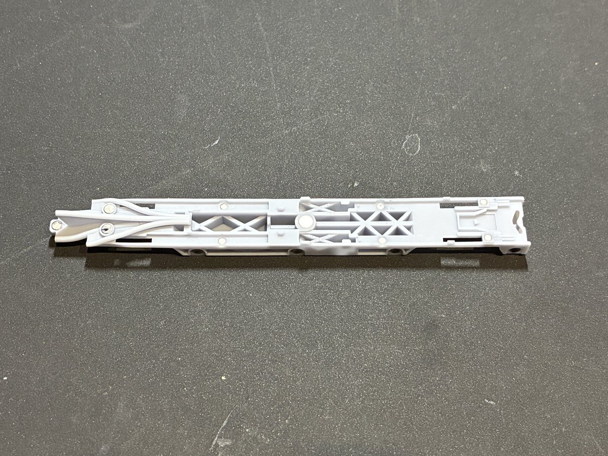 Type-Z組立⑦ KMY991の床下と床上にマグネットを接着。車両との磁極