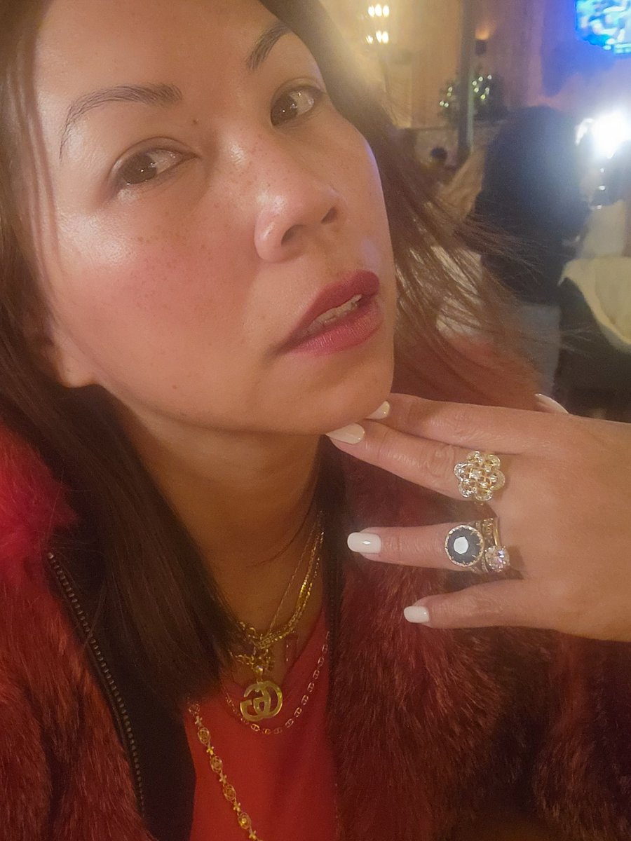 Sourine3's tweet image. #abouttheweekend #selfie been taking some kind of vitamin for almost a month now. Everytime I drink alcohol it's make me nauseated. My daily routine was 2 glasses of red wine. Hopefully I can be able to handle my alcohol this coming week!#christmasparty2025