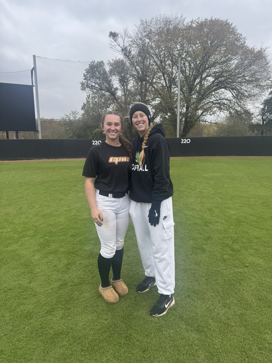 Ella LaBounty 2027 RHP/Corner tweet media