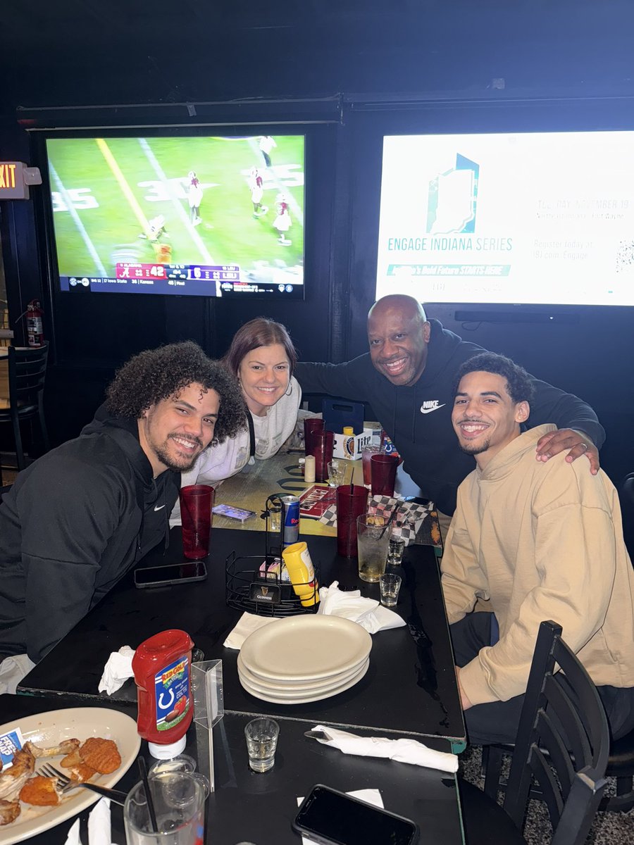 LEpps23's tweet image. I would like to say Happy Birthday to my beautiful wife today! My ride or die…love you to death! Thanks for putting up with me! Love you!!!