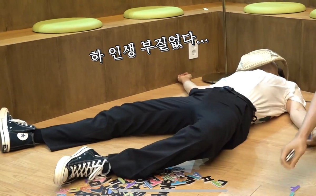 유툽보다 댓글에 
'신ㅇ창ㅇ출신.. 그려러니 하면 됩니다 별일 아닙니다. 그냥 있어도 감사하게 됩니다.' 라는 글을봣는데..
아.. 그래서 내가..라는 생각이듬..
좋은거냐.. 나쁜거냐? ㅋㅋㅋㅋ 나약간 요즘 해탈한거같음ㅋㅋ