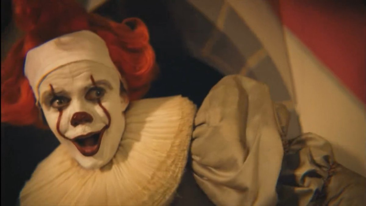 rianwiinter's tweet image. O pennywise foi um artista que teve sua arte roubada por outra coisa pra ser usada em algo ruim 
Ou seja ele meio que foi a primeira vítima de ia da história 

#ItBemVindosADerry #itwelcometoderry