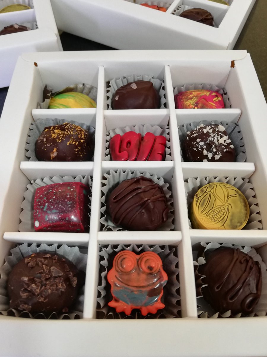 alajachocolate's tweet photo. ✨ 🎅 🍫 ✨ Esta Navidad sabe mejor con @alajachocolate

Bombones y trufas artesanales con cacao ecuatoriano…

🎁 El detalle perfecto para regalar amor.

#AlajaChocolate  #CacaoEcuatoriano #ChocolateEcuatoriano #BombonesArtesanales  #RegalosNavideños #Navidad2025 https://t.co/h2tuISmcYp
