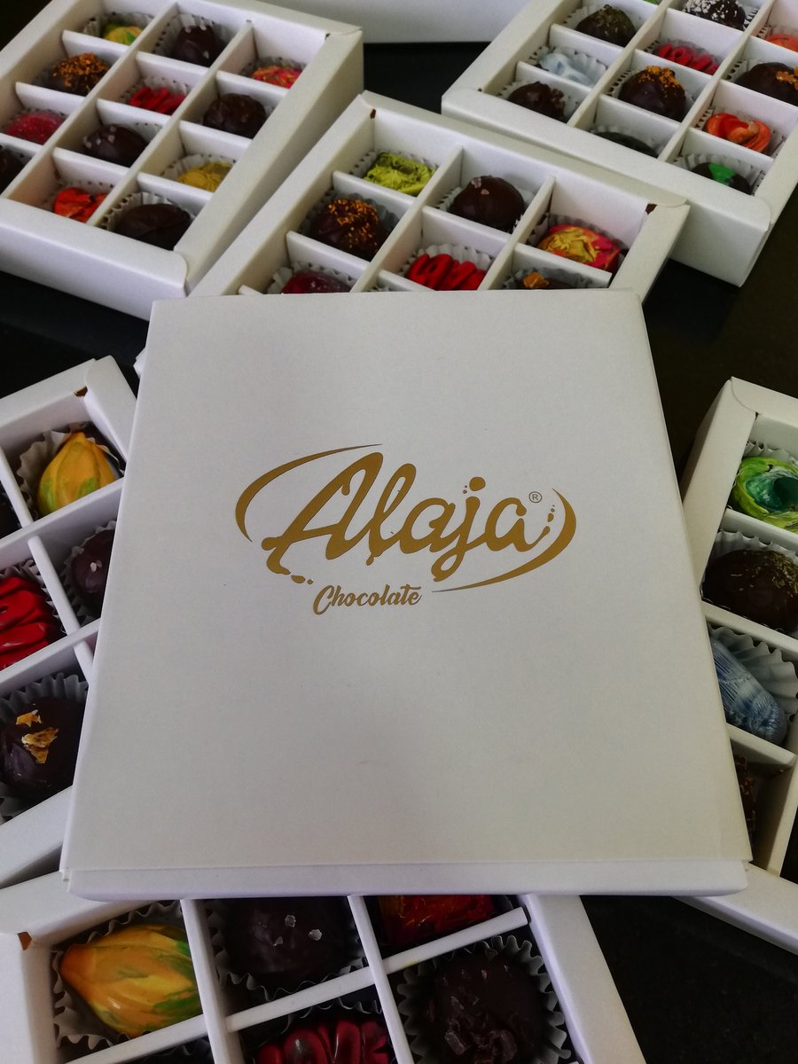 alajachocolate's tweet photo. ✨ 🎅 🍫 ✨ Esta Navidad sabe mejor con @alajachocolate

Bombones y trufas artesanales con cacao ecuatoriano…

🎁 El detalle perfecto para regalar amor.

#AlajaChocolate  #CacaoEcuatoriano #ChocolateEcuatoriano #BombonesArtesanales  #RegalosNavideños #Navidad2025 https://t.co/h2tuISmcYp
