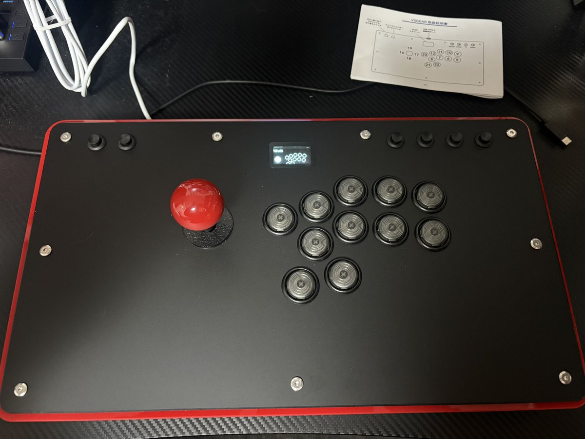 やっと来た。(PS5用) ・色は完全に自分好み(赤と黒が好き)。 ・軽そう