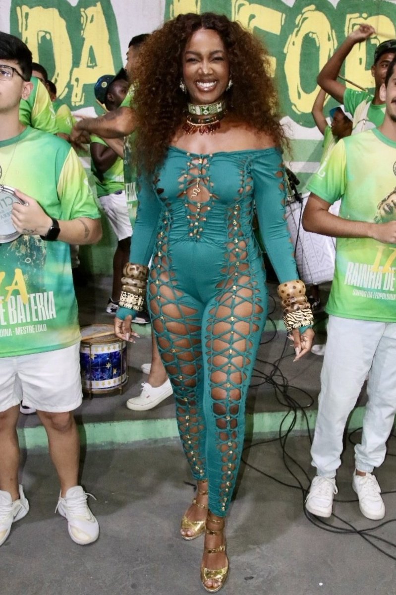 look horroroso esse da IZA