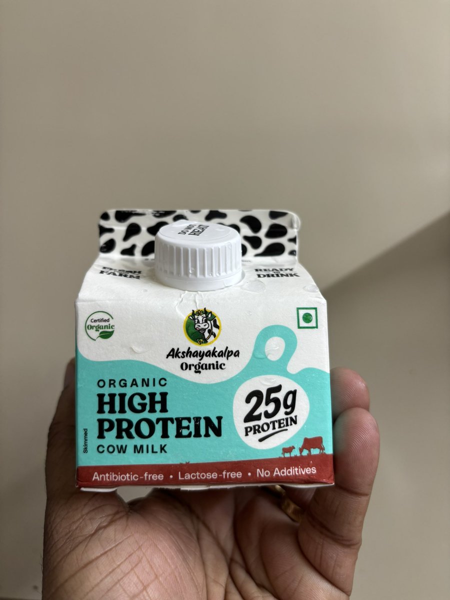 MadAboutStocks_'s tweet photo. The good folks at @akshayakalpa sent this FREE today to try I guess .
Looks like after the ORGANIC phase , HIGH PROTEIN is what INDIA 🇮🇳 is getting hooked to 🍀
Will explore .
#Milk #FMCG #ChangingIndia https://t.co/bvm2AqgLt8