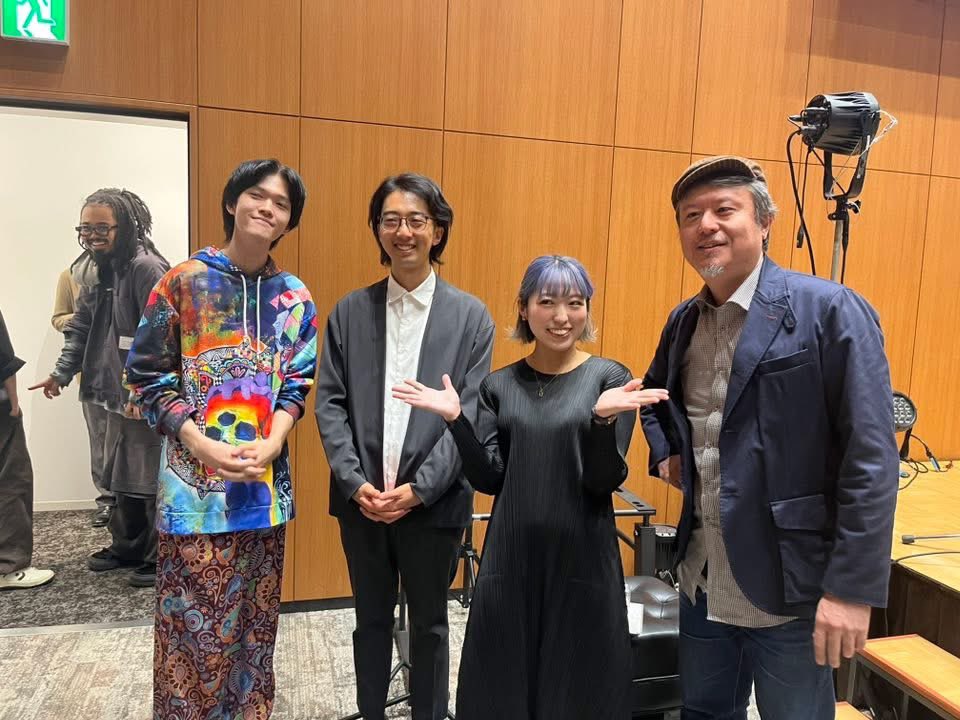 hatsune_jazz's tweet photo. 昨日はJazz EMPでの演奏でした！楽しすぎた！！最後に各バンドに出演したピアニストのみんなと記念写真🎹空くん、布施さん、石田さん！(平手さんは先に帰ってしまった🥲)ピアニスト同士は中々普段会う機会が少ないですがみんな尊敬する素晴らしいミュージシャンばかり😌 https://t.co/W3CgyxLwCX