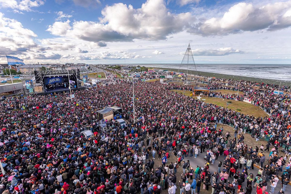 MartinPerezTDF's tweet image. Río Grande y una celebración que ya es un clásico.

Año a año más familias riograndenses son parte de la Fiesta Municipal del Encendido del Árbol 🎄

Todavía falta lo más especial de la noche ✨